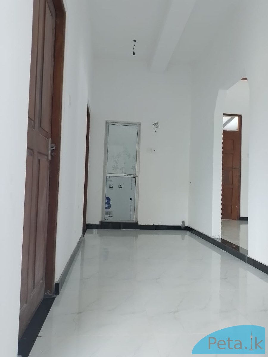 House For Sale in Suwarapola